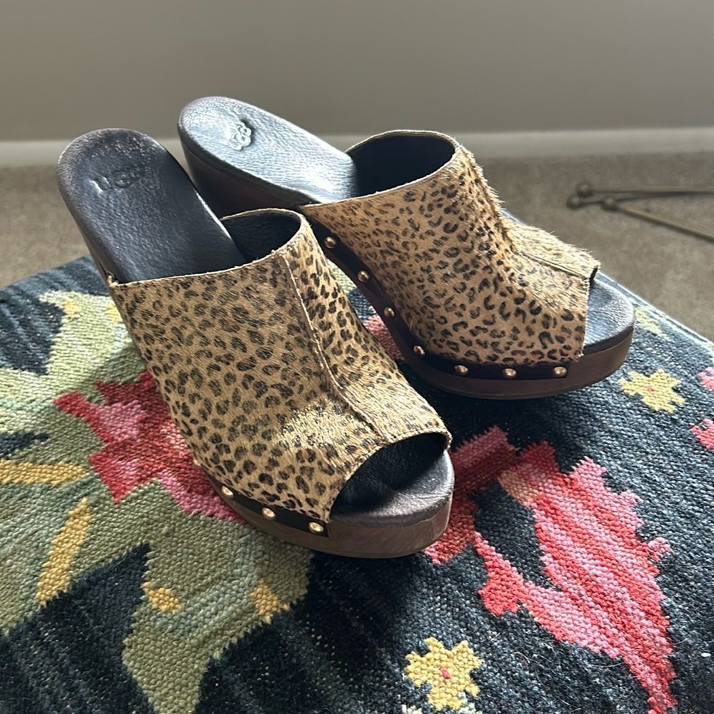 Ugg Skyler Calf Hair Leopard Heels 8